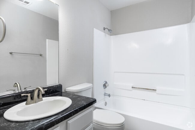 2BR, 2BA - 1,025SF - Second Bathroom