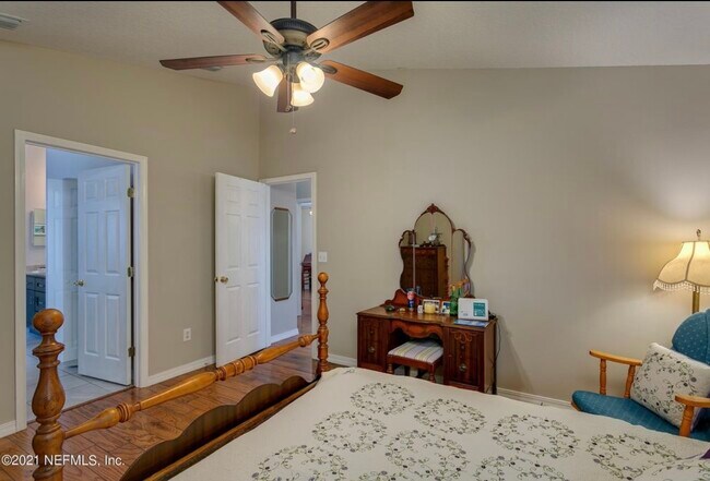 Photo - 453 Island View Cir