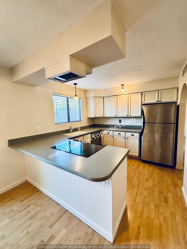 Photo - 945 E Desert Pkwy