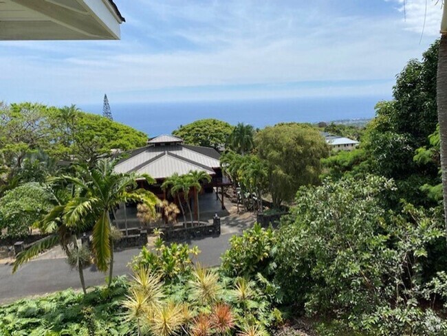 Building Photo - 77-463-463 Kalamauka Rd Unit Upper Rental