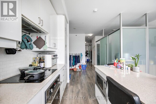 Photo - 426 University Ave Unit 2610