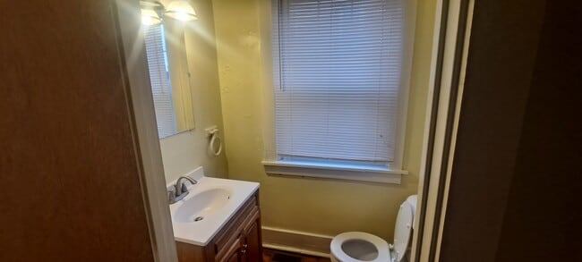 Building Photo - 182 North Ave