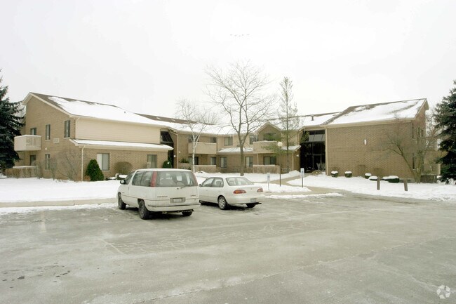 Royal Oak Condos & Willows of Greys Lake Apts - Royal Oak Condos & Willows of Greys Lake Apts