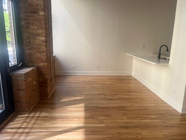 Photo - 521 W Superior St Unit 132