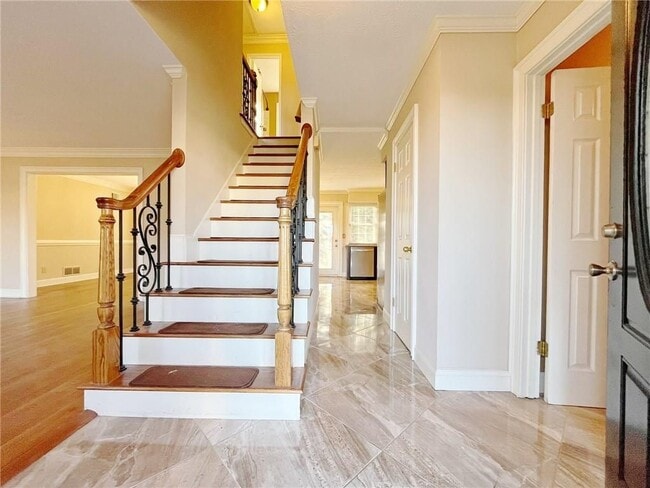 Photo - 2896 Landington Way NW