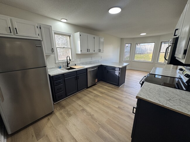 Photo - 1821 Swann St