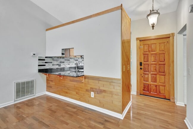 Photo - 2950 SW Bright St