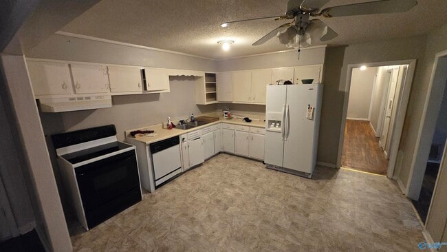 Photo - 2206 Glen Iris Cir NW