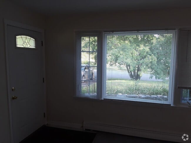 Building Photo - 2 Gilmore Ter Unit 1 bedroom 1 bathroom Rental