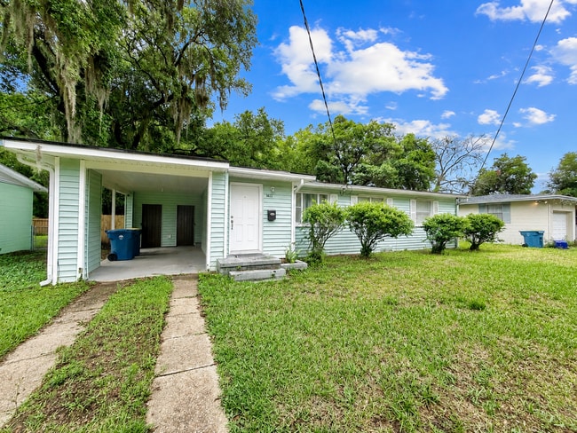 Photo - Charming 3BR Home with Modern Updated & Huge Fenced Yard