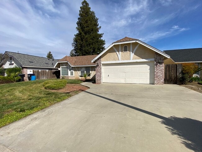 Photo - Lovely home for Rent in NW Visalia, located in the Oak West Neighborhood. Coming soon