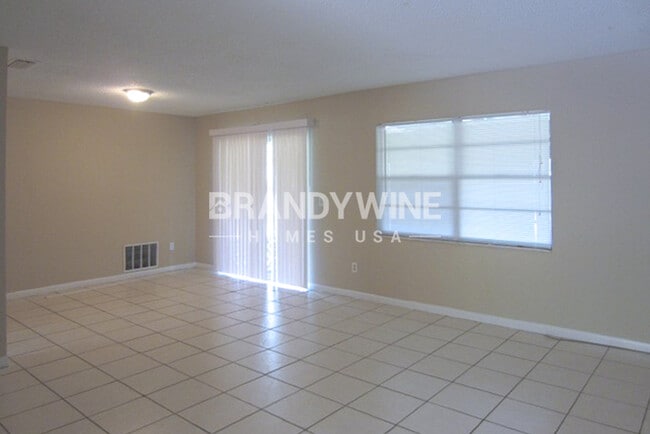 Photo - 6433 Sardina Blvd