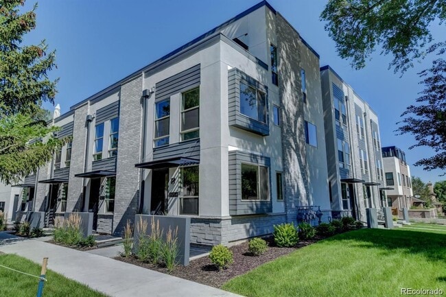 Photo - Cherry Creek Townhome - 4 Bed, 4 Bath, Detached Garage