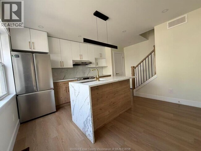 Photo - 160 Askin Ave
