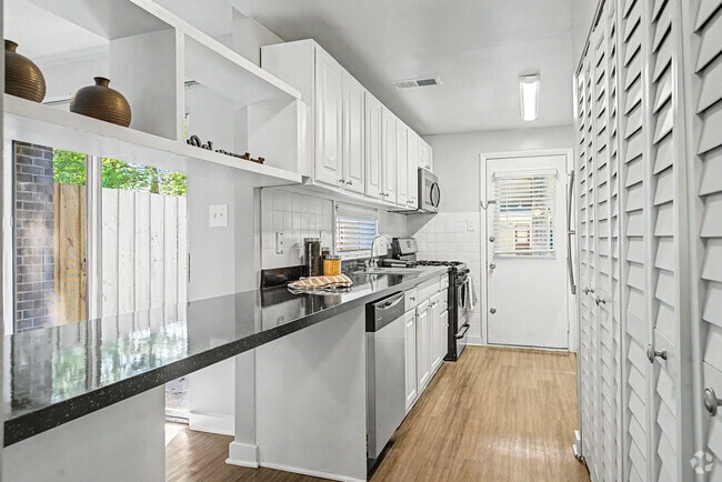 Russell 2BR, 1.5BA - 1100SF - Kitchen