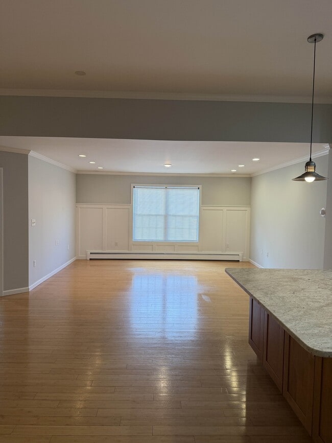 873 Farmington Ave Unit 2