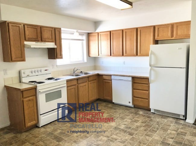 Photo - 1120 E Poplar St Unit #4