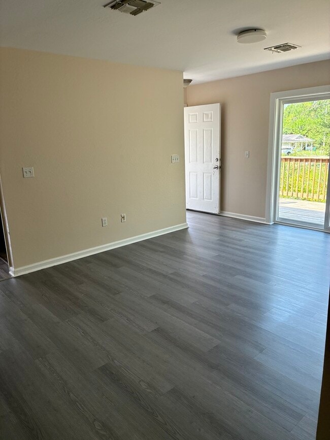 Photo - Beautiful 4/2 duplex