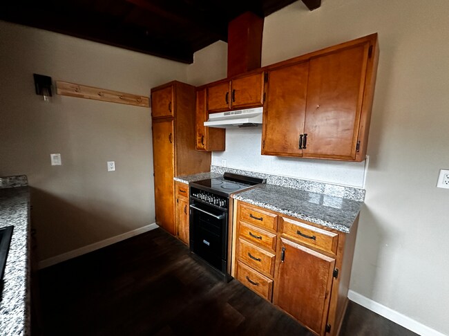 Photo - 471 Burlando Rd