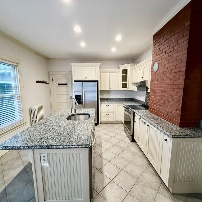 Photo - Luxury 2BR/2BA on Eastern Prom – Walk to Waterfront