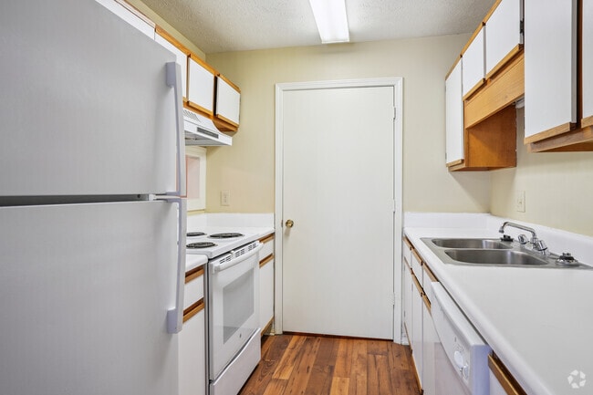 The Loften 1BR, 1BA - 798SF - Kitchen