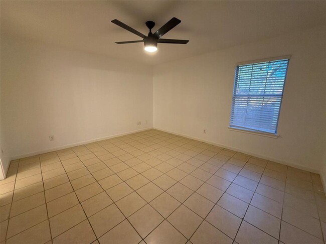 Photo - 103 N Mockingbird Cir