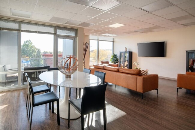 Photo - Hodge on 7th - Senior Living