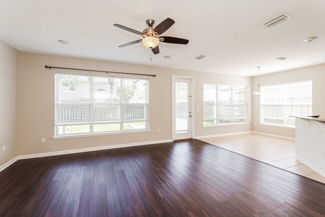 Photo - 269 Silver Glen Ave