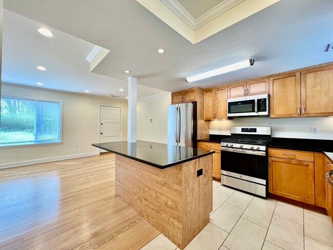 Building Photo - 180 Thornton Rd Unit 1 Rental