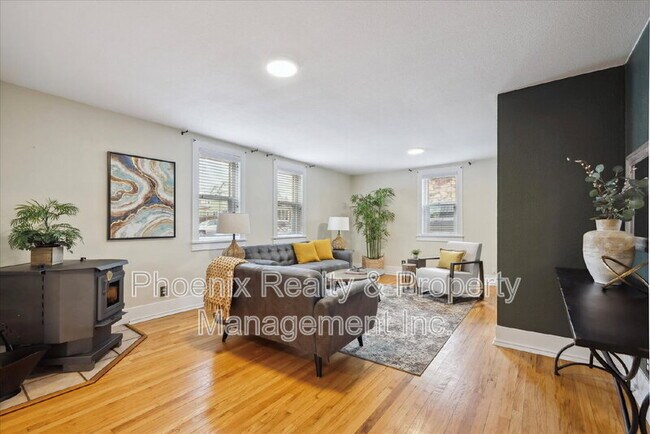 Photo - 211 E Geneseo St