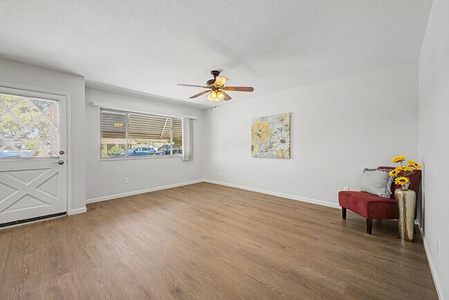 Photo - 10141 N 97th Dr Unit Apt A