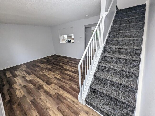 Photo - 410 E 15th St