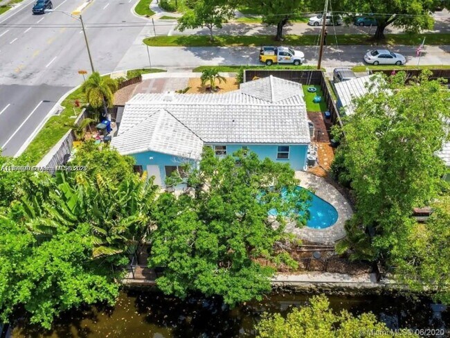 Photo - 320 SW 11th Ct House