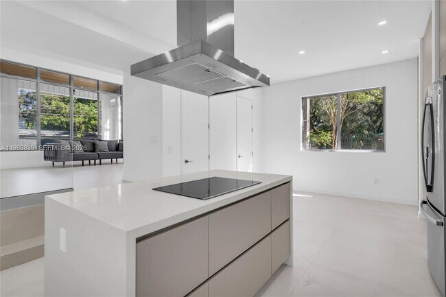 Photo - 3204 Plaza St