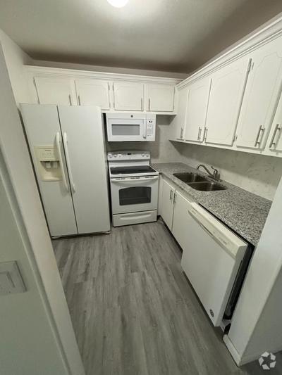 Building Photo - 244 Windsor K Unit 244 Rental