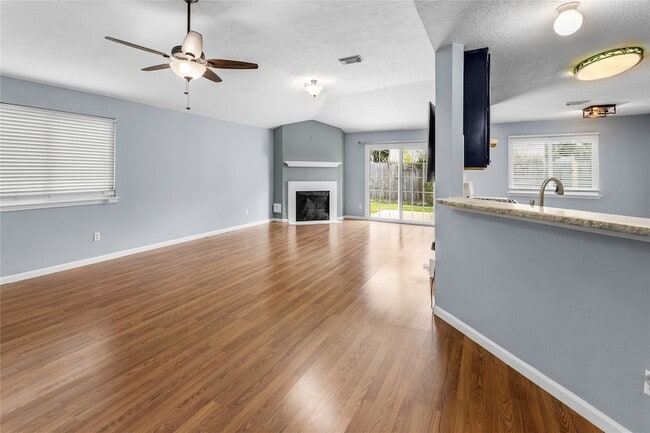 1735 Oak Ridge Dr