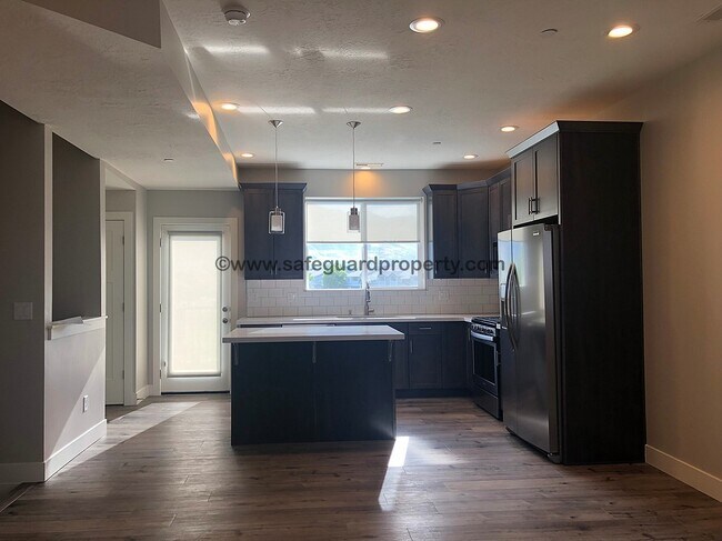 Photo - Stunning Draper Townhome with Beautiful View