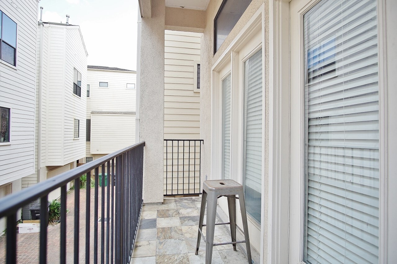 Photo - 818 Lester St