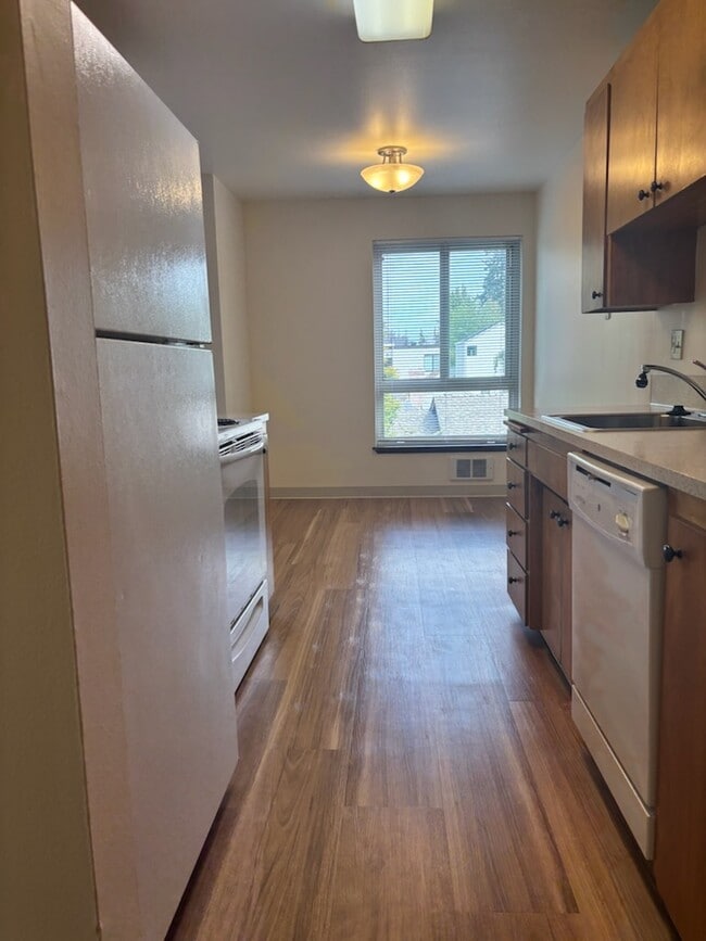 kitchen & breakfast nook