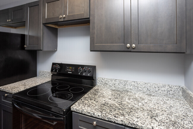 3BR, 1.5BA - Kitchen - Jefferson Properties Apartments