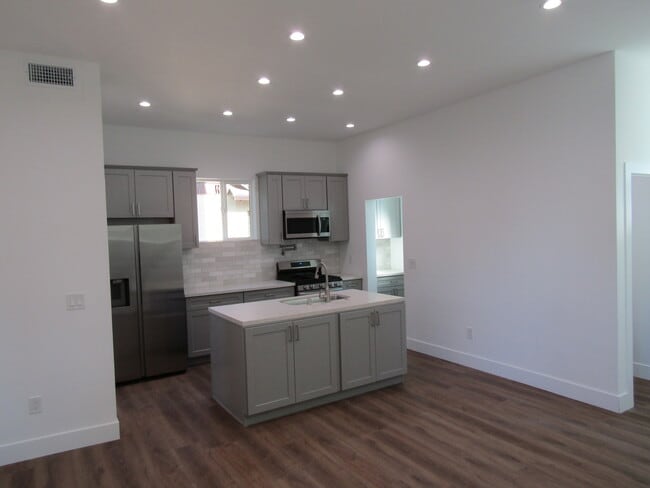 Vista de la cocina - 21206 De La Osa St