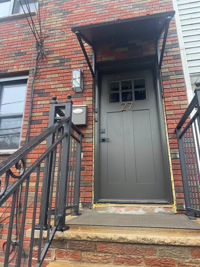 Building Photo - 27 Alan Terrace