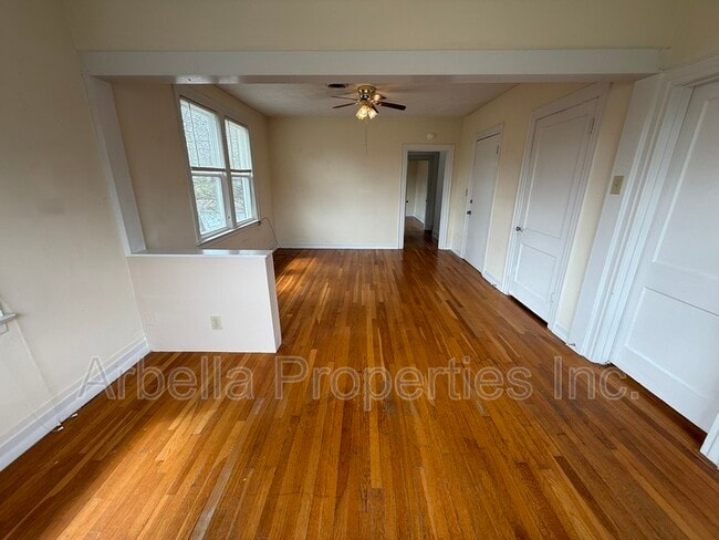 Photo - 707 E Unaka Ave Unit Apt 4