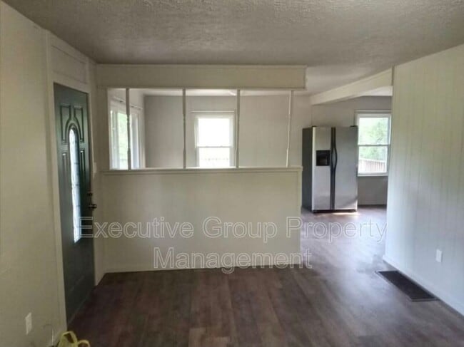 Photo - 978 Oak Dr