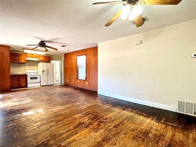 Photo - 304 Montopolis Dr