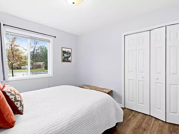 Photo - 24 Dalles Ave