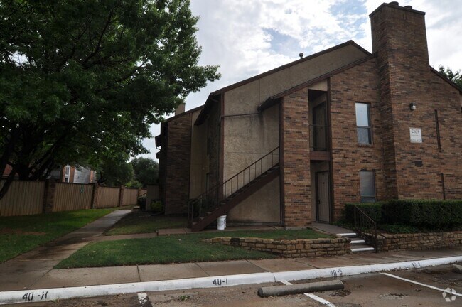 Building Photo - Quiet 1 bedroom 1 bathroom condo in North ... Unit 4022