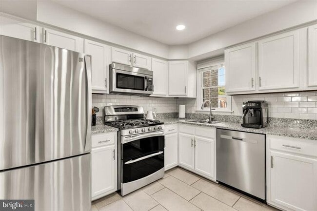 Building Photo - 10855 Lockwood Dr