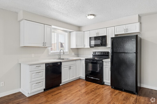 2BR, 1BA - 750SF - Kitchen - Cougar Ridge Apartments