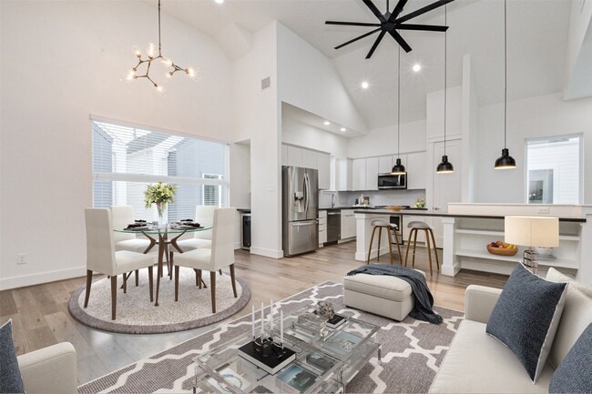 Photo - 1123 W 17th St